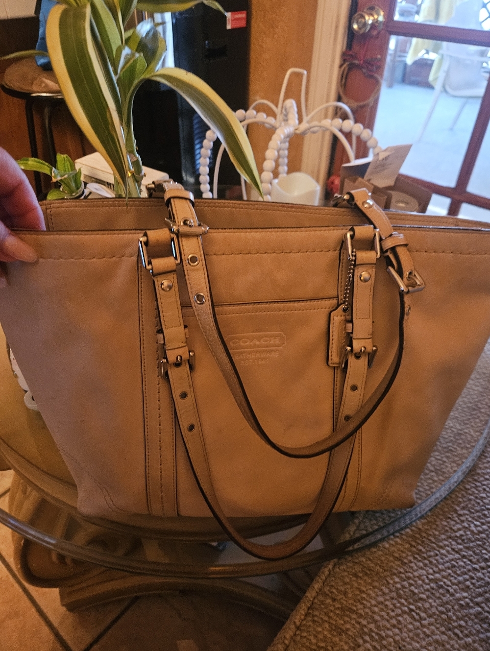 Coach in Camel Genuine Leather Zippered Tote Bag With Coach Hang Tag - Picture 4 of 7
